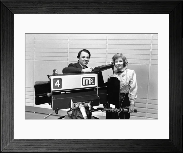 Framed Print : News Presenter Peter Sissons with Soviet newscaster Tatyana Vedeneeva Framed Print : News Presenter Peter Sissons with Soviet newscaster Tatyana Vedeneeva