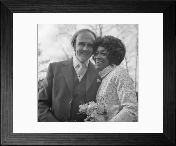 Framed Print : Singer Salena Jones seen here on her wedding day to 33 year old Pat Rogers at Southampton Framed Print : Singer Salena Jones seen here on her wedding day to 33 year old Pat Rogers at Southampton