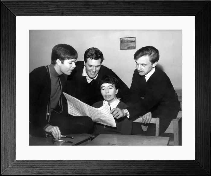 Framed Print : Pop star Cliff Richard back at his old school, Cheshunt Secondary in Hertfordshire Framed Print : Pop star Cliff Richard back at his old school, Cheshunt Secondary in Hertfordshire