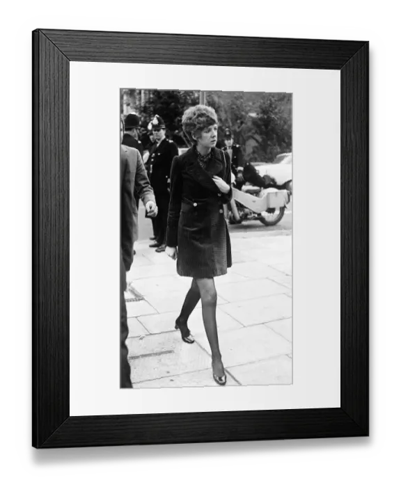 Framed Print : Cilla Black singer arrives at the memorial service Oct 1967 for Brian Epstein Framed Print : Cilla Black singer arrives at the memorial service Oct 1967 for Brian Epstein