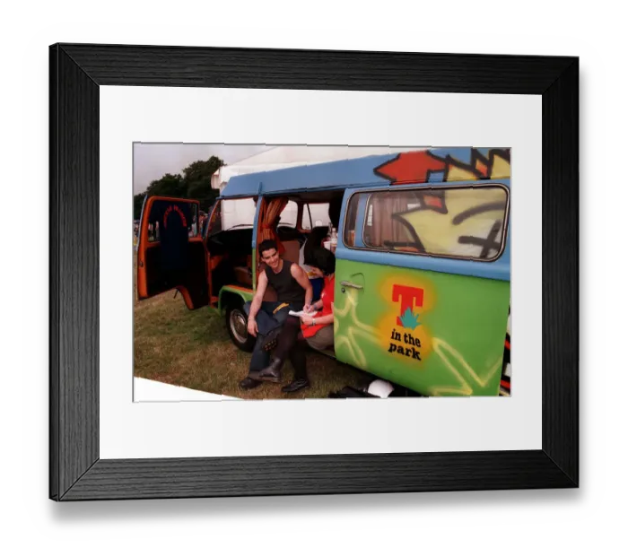 Framed Print : Kelly Jones lead singer of Stereophonics being intervied at T in the Park July 1999 Framed Print : Kelly Jones lead singer of Stereophonics being intervied at T in the Park July 1999