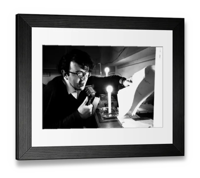 Framed Print : Electric power was cut off to a fifth of Britain as electricity workers Framed Print : Electric power was cut off to a fifth of Britain as electricity workers
