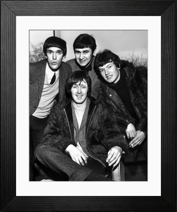 Framed Print : The Spencer Davis Group. l-r Muff Winwood, Pete York (centre back) Framed Print : The Spencer Davis Group. l-r Muff Winwood, Pete York (centre back)
