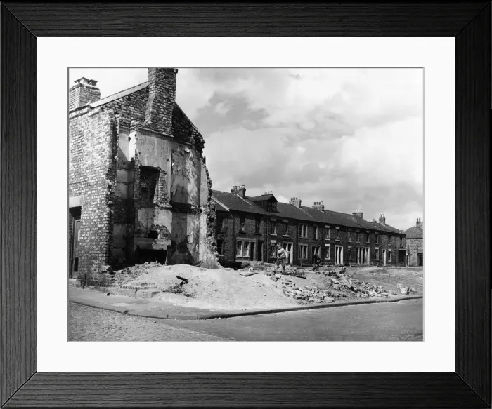 Framed Print : Derelict housing in an area of Laurel Street, Newcastle - youngsters scavenge throught