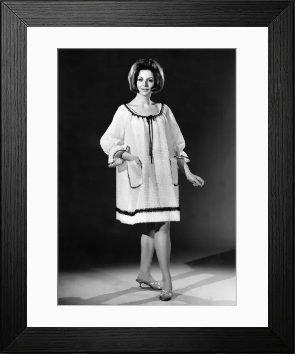 Framed Print : Clothing Fashions: Lisley Adams. October 1965 P006724