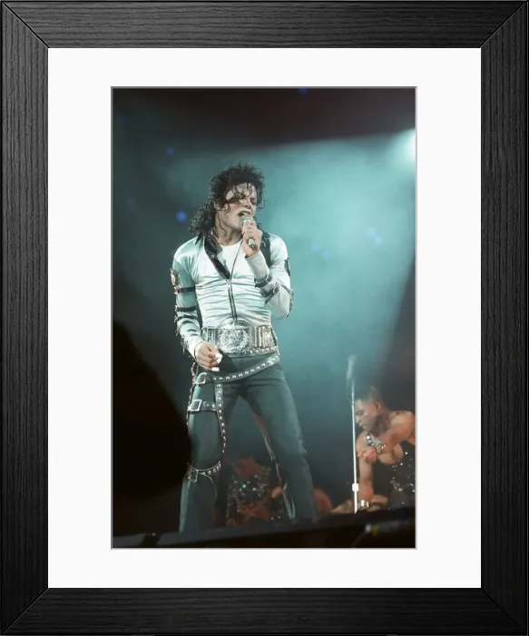 Framed Print : Michael Jackson in concert at Wembley performing in front of HRH Diana Princess of Wales