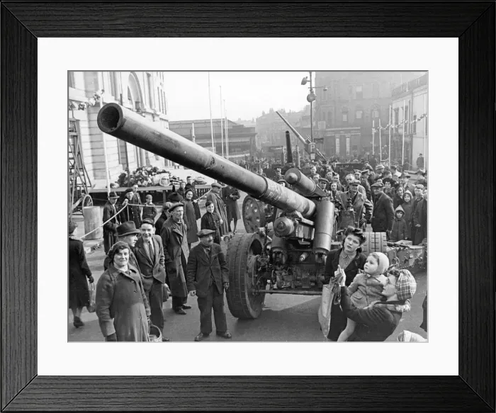 Framed Print : One of several German guns captured by the 8th Army in Libya arrive in Woolwich as