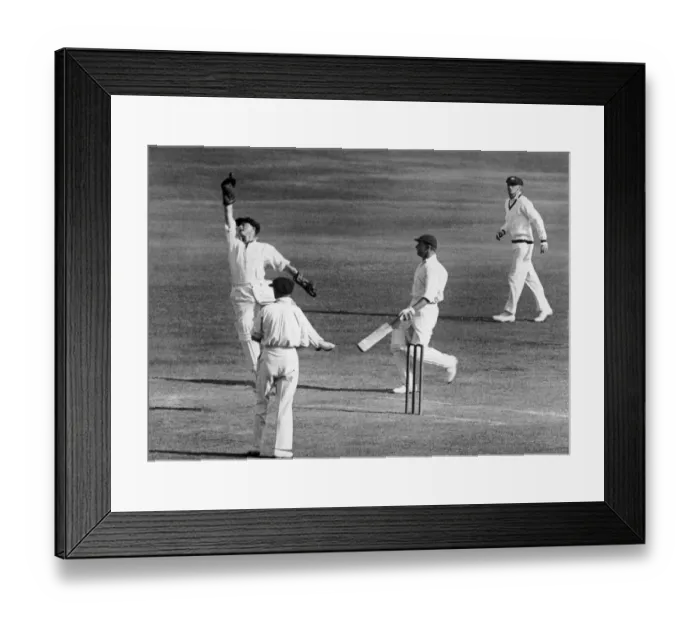 Framed Print : The Ashes 1932 - 1st Test at Sydney. Australia v England (The Bodyline Series