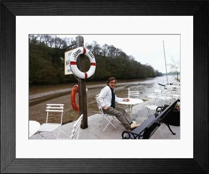 Framed Print : Keith Floyd Chef & TV Presenter pictured relaxing outside The Maltsters Arms, Bow Creek Framed Print : Keith Floyd Chef & TV Presenter pictured relaxing outside The Maltsters Arms, Bow Creek