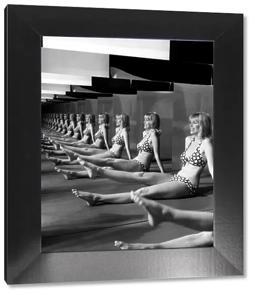 Photography  /  Mirror  /  Unusual. Model Nancy Lee. March 1975 75-01252-002