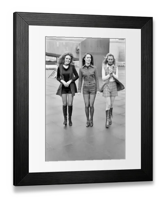 Framed Print : 1970s Fashion: Shorts. January 1971 71-00161-015 Framed Print : 1970s Fashion: Shorts. January 1971 71-00161-015