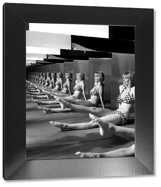 Photography  /  Mirror  /  Unusual. Model Nancy Lee. March 1975 75-01252-003
