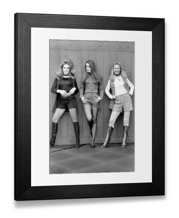 Framed Print : 1970s Fashion: Shorts. January 1971 71-00161-003 Framed Print : 1970s Fashion: Shorts. January 1971 71-00161-003