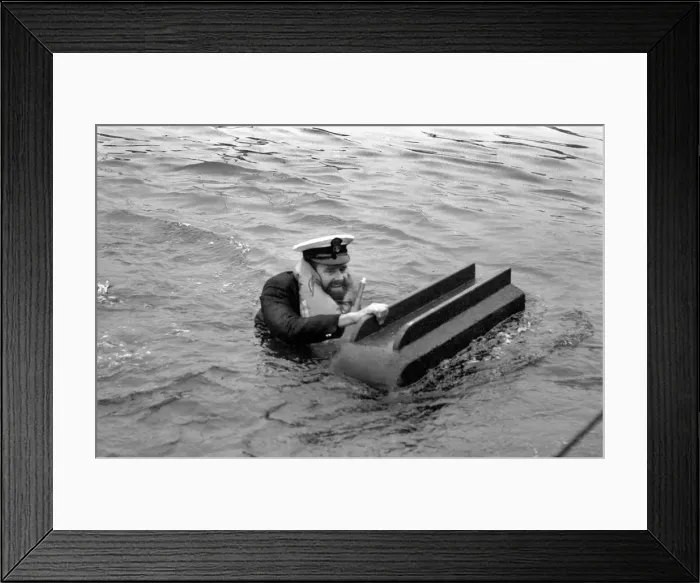 Framed Print : Petty officer Alan Hogarth on skis. Petty officer Alan Hogarth 33 Framed Print : Petty officer Alan Hogarth on skis. Petty officer Alan Hogarth 33