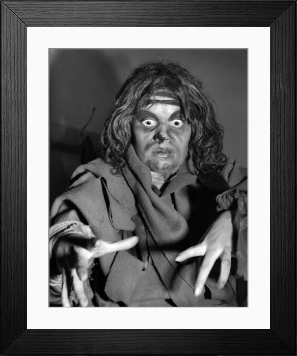 Framed Print : Shakespeare to Swing. 25 years old Rachel Roberts as she appears as the First Witch in Framed Print : Shakespeare to Swing. 25 years old Rachel Roberts as she appears as the First Witch in