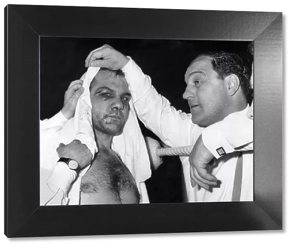 Rocky Marciano inspects the damage to Tony HughesI eye. Circa 1947 P007121