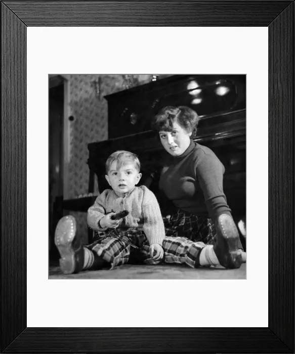 Framed Print : Three years old Richard Pearson of Alnwick Street, Hordon, Co Framed Print : Three years old Richard Pearson of Alnwick Street, Hordon, Co