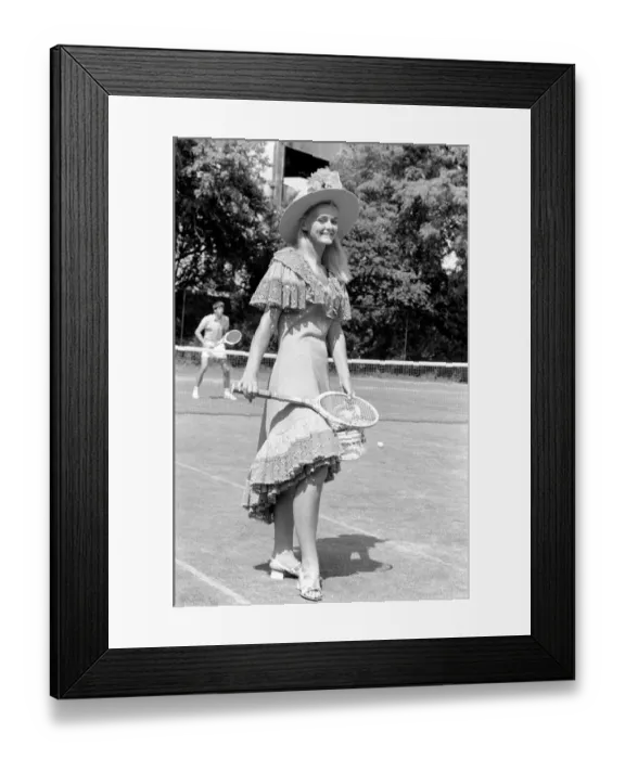 Framed Print : Pre - Wimbledon fashion show at the Hurlingham Club. 25 year old Sally Holdsworth of