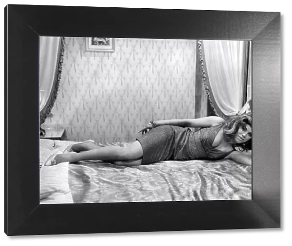 Actress Billie Whitelaw seen here posing on a bed. September 1973 P007161