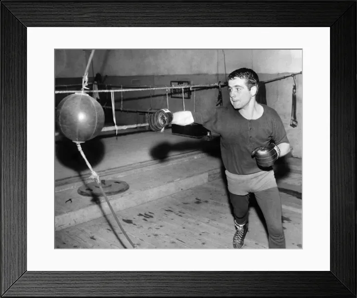 Framed Print : Featherweight boxer Walter McGowan during training at his fathers gym in Hamilton