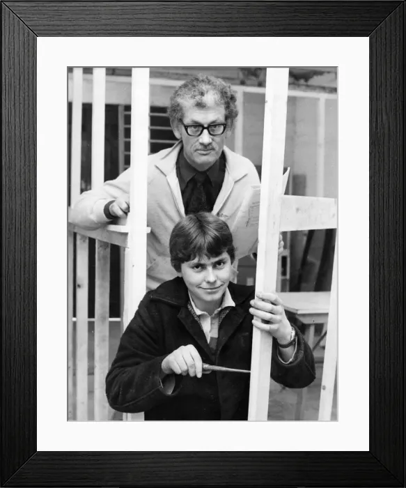 Framed Print : Malcolm Hodgson supervises trainee Keith Brown at the Tynedale Construction Training