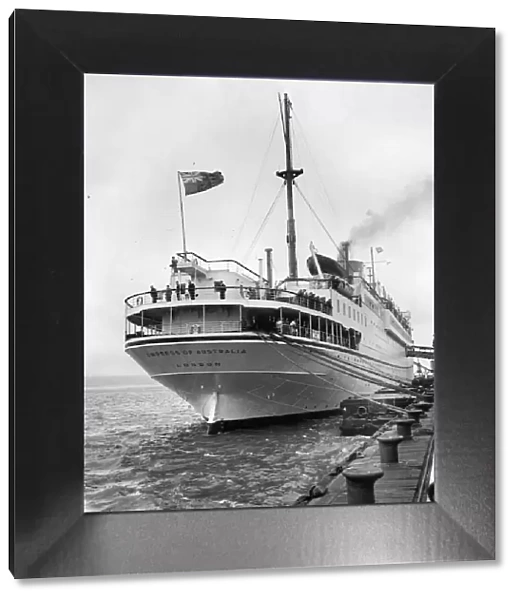Ships. Empress of Australia. April 1953 P005443
