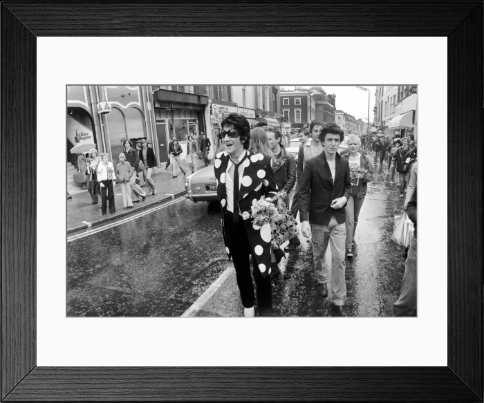 Framed Print : Youth Culture / Music / Police / Street scenes. Punk Rock'. August 1977 77-04262-013 Framed Print : Youth Culture / Music / Police / Street scenes. Punk Rock'. August 1977 77-04262-013