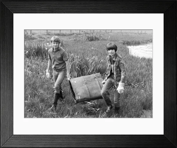 Framed Print : Cleaning the rivers of unwanted rubbish - Neil Kelly and Nick Rowell have a barrel of fun Framed Print : Cleaning the rivers of unwanted rubbish - Neil Kelly and Nick Rowell have a barrel of fun