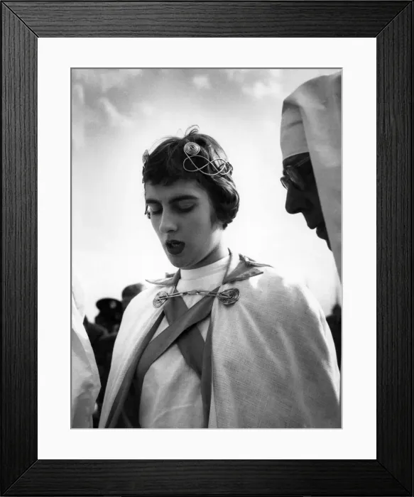 Framed Print : Miss Mary Newton aged 20, dressed as a goddess representing the Earth