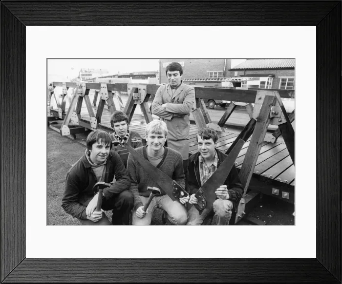Framed Print : Trainee bridge -builders (left to right) Gordon Frampton, Kevin Hall, Peter Grant