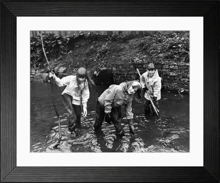 Framed Print : 10 year olds Lucy Giddings and Sarah McPherson, and Victoria Hodgson, aged 11 Framed Print : 10 year olds Lucy Giddings and Sarah McPherson, and Victoria Hodgson, aged 11