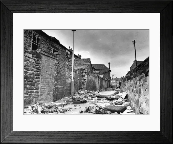 Framed Print : Derelict housing in an area of Ravensworth Terrace, North East Framed Print : Derelict housing in an area of Ravensworth Terrace, North East