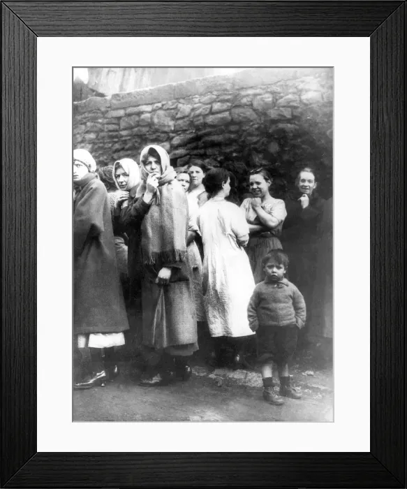 Framed Print : Wives and mothers of the miners waiting to hear news of their loved ones at the Montagu Framed Print : Wives and mothers of the miners waiting to hear news of their loved ones at the Montagu
