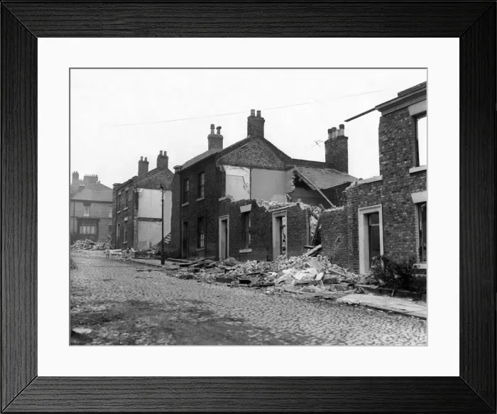Framed Print : Derelict housing in an area of Scotswood, Newcastle Framed Print : Derelict housing in an area of Scotswood, Newcastle