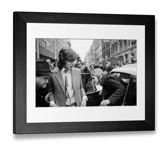 Framed Print : Rolling Stones: Mick Jagger and Marianne Faithful at Marlborough Street Magistrates Court Framed Print : Rolling Stones: Mick Jagger and Marianne Faithful at Marlborough Street Magistrates Court