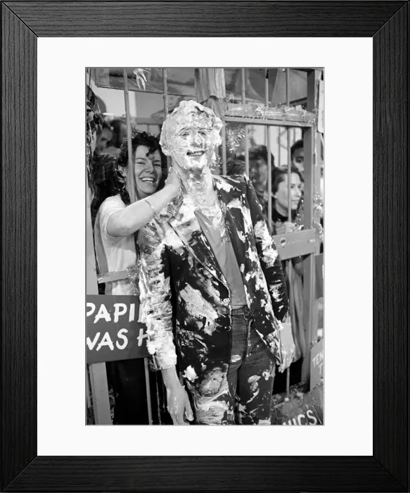 Framed Print : Entertainment: Television programme: Tiswas: Daily Mirrors Sue Tranter