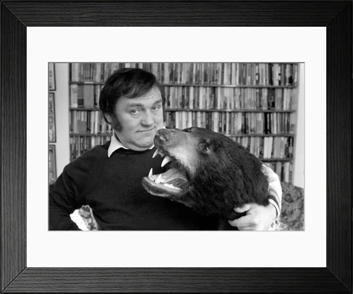 Framed Print : Comedy: Humour: Les Dawson. February 1977 77-00023-009 Framed Print : Comedy: Humour: Les Dawson. February 1977 77-00023-009