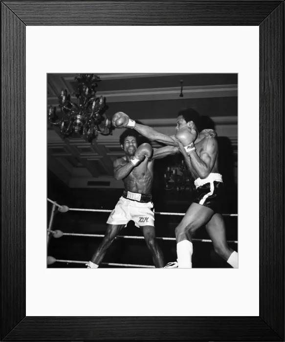 Framed Print : Sport: Boxing: Roy Gumbs vs. Howard Mills: British middleweight title fight