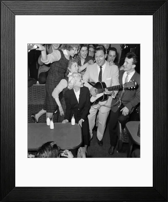 Framed Print : Frenzied scenes as American rock and roll singer Bill Haley arrives in London Framed Print : Frenzied scenes as American rock and roll singer Bill Haley arrives in London