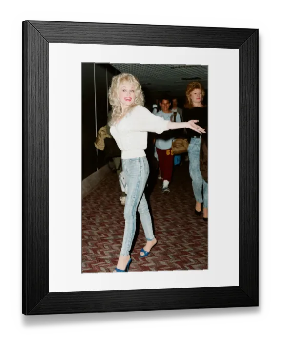Framed Print : Country & Western singer Dolly Parton pictured here at London Airport shortly after