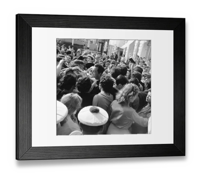 Framed Print : Mitzi Gaynor, American actress, singer & dancer receives help from french sailors as she