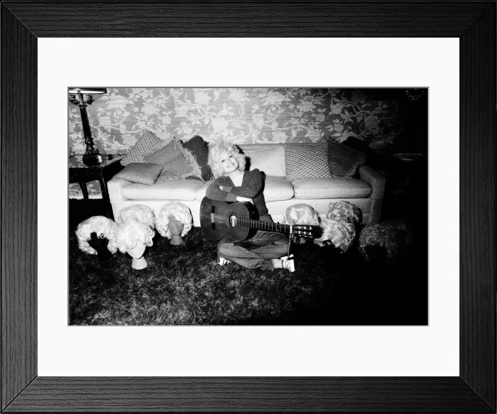Framed Print : Country & Western singer Dolly Parton pictured in Los Angeles Framed Print : Country & Western singer Dolly Parton pictured in Los Angeles