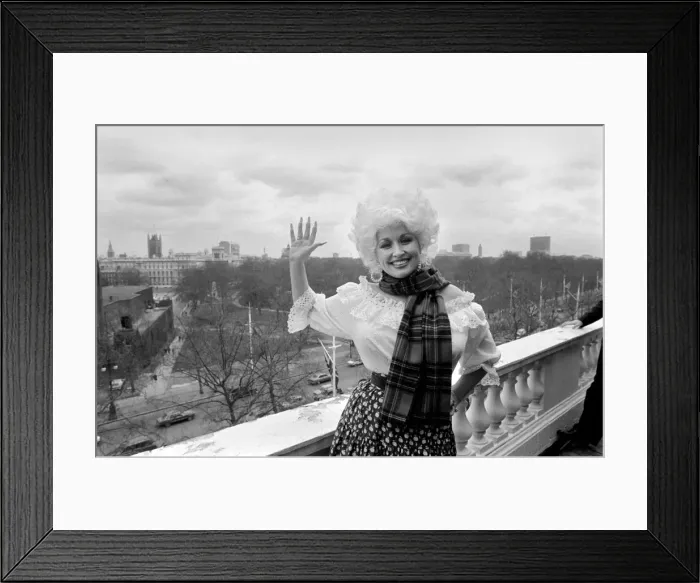 Framed Print : Dolly Comes To Town'. American Country and Western singer Framed Print : Dolly Comes To Town'. American Country and Western singer