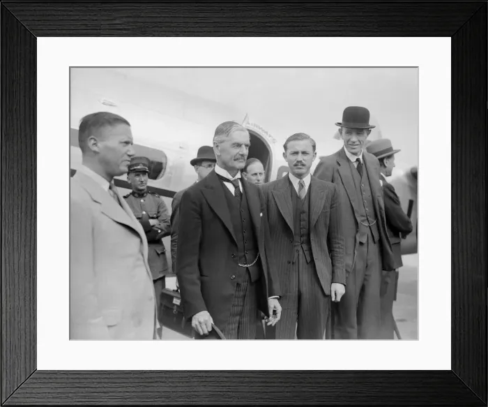 Framed Print : British Prime Minister Neville Chamberlain at Heston airport for a meeting with German Framed Print : British Prime Minister Neville Chamberlain at Heston airport for a meeting with German