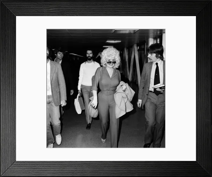 Framed Print : Country & Western singer Dolly Parton arrving at London Airport. 22nd March 1983 Framed Print : Country & Western singer Dolly Parton arrving at London Airport. 22nd March 1983