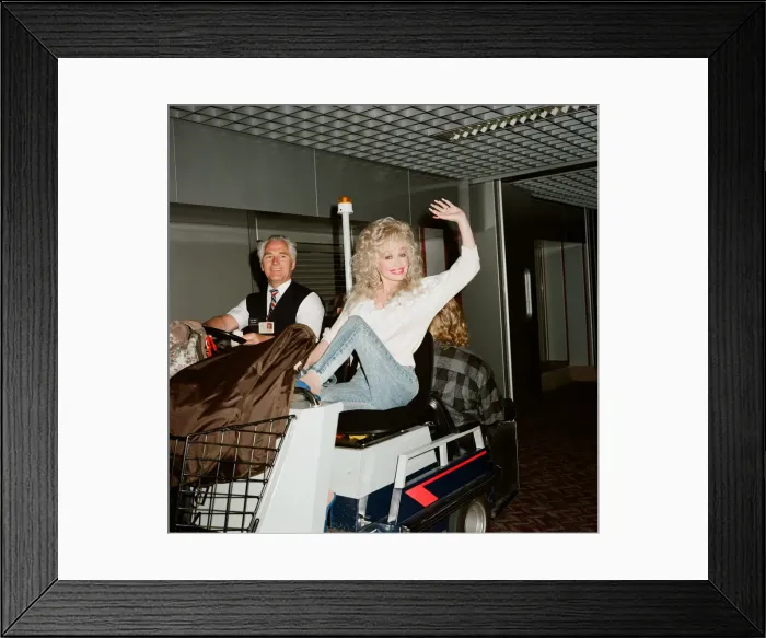 Framed Print : Country & Western singer Dolly Parton pictured here at London Airport shortly after