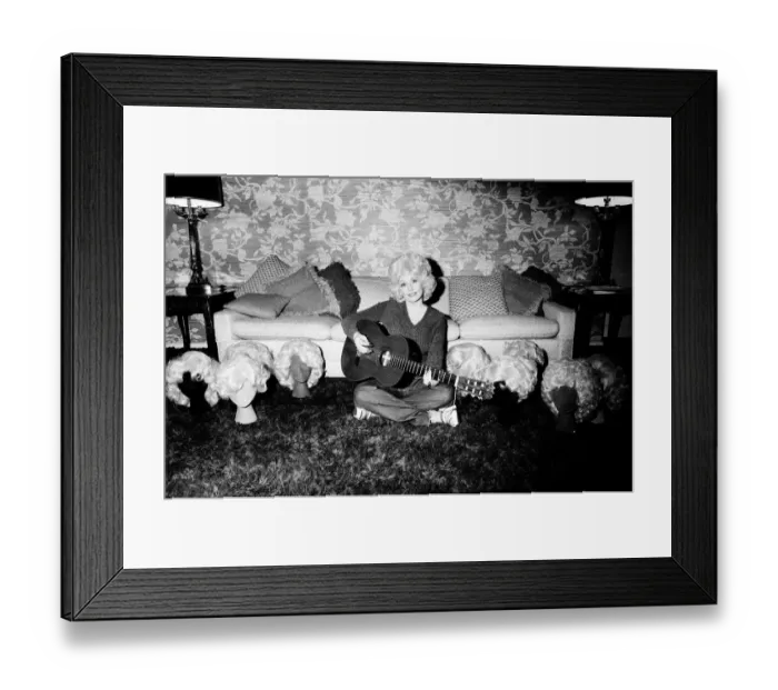Framed Print : Country & Western singer Dolly Parton pictured in Los Angeles Framed Print : Country & Western singer Dolly Parton pictured in Los Angeles