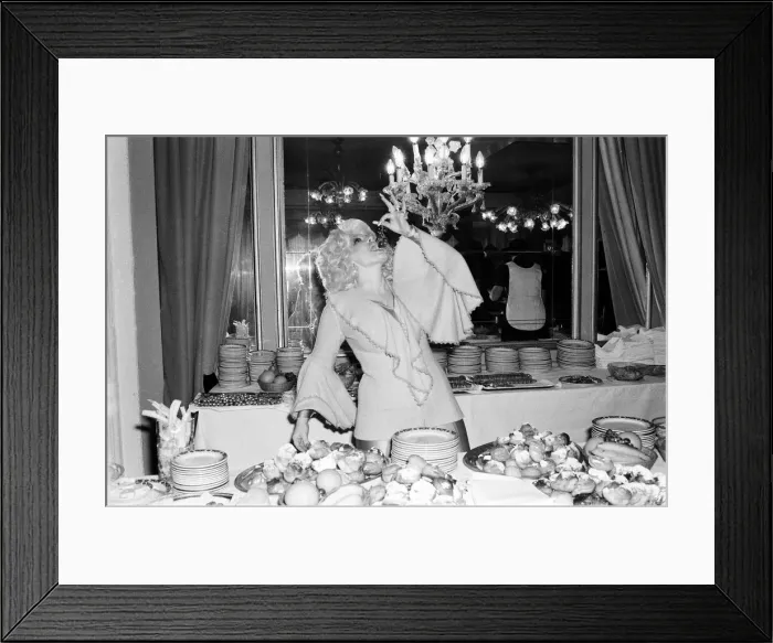 Framed Print : Dolly Parton seen here at the Cafe Royal, London at the start of her U. K. concert tour