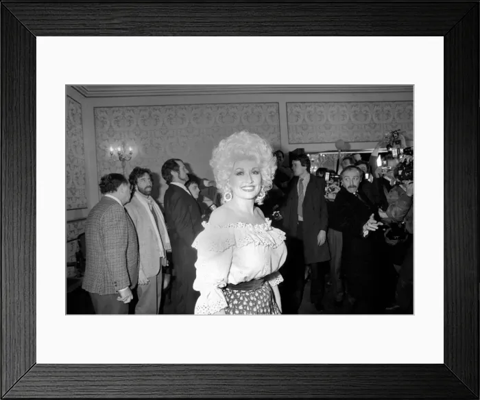 Framed Print : Dolly Comes To Town'. American Country and Western singer Framed Print : Dolly Comes To Town'. American Country and Western singer