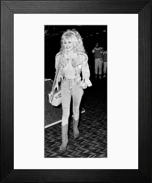 Framed Print : Dolly Parton seen here at London Airport 1st April 1988 Local Caption Watscan